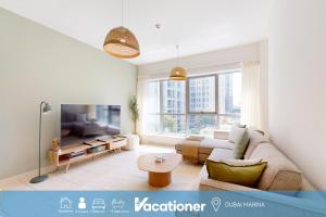Vacationer Holiday Homes I Vibrant 1 Bed in Marina I Free Parking, Wi-Fi l Swimming Pool Access