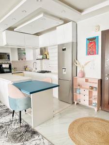 Modern Downtown Apt with Nile View