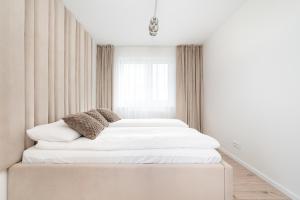 Luxury Sky Jagodno Apartment with Jacuzzi Parking & Terrace by Renters Prestige