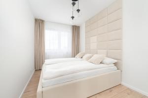 Luxury Sky Jagodno Apartment with Jacuzzi Parking & Terrace by Renters Prestige