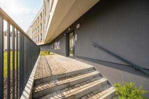 Luxury Sky Jagodno Apartment with Jacuzzi Parking & Terrace by Renters Prestige