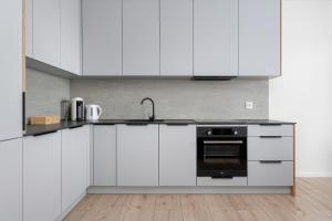 Luxury Sky Jagodno Apartment with Jacuzzi Parking & Terrace by Renters Prestige