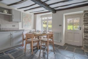 Scarr Head Cottage, detached stone cottage near Coniston, Lake District
