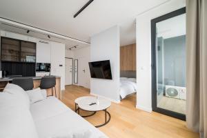 Grzybowska 12th Floor Comfort Apartment by BookingHost