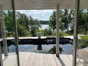 Relaxation for two in a nice environment