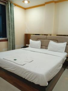 Hotel Rudra Rudra Inn Near Kashi Vishwanath temple