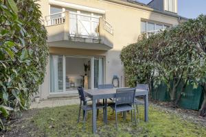 Studio Moderne avec jardin et garage