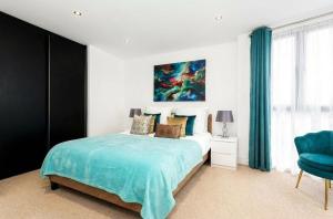 Greenwich Luxe 2-Bed, River Thames Views Near O2 & Canary Wharf