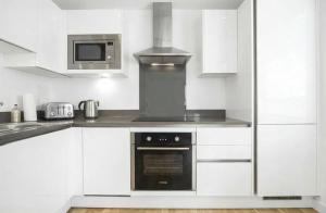 Greenwich Luxe 2-Bed, River Thames Views Near O2 & Canary Wharf