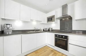 Greenwich Luxe 2-Bed, River Thames Views Near O2 & Canary Wharf