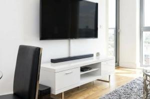 Greenwich Luxe 2-Bed, River Thames Views Near O2 & Canary Wharf