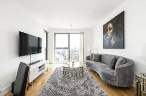 Greenwich Luxe 2-Bed, River Thames Views Near O2 & Canary Wharf