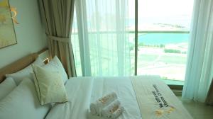 1BR Balcony -Beach Tower Escape