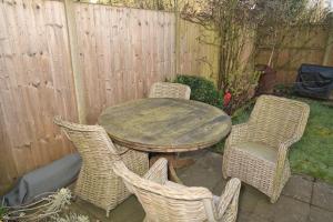 Spacious house in Ealing with free parking & WiFi