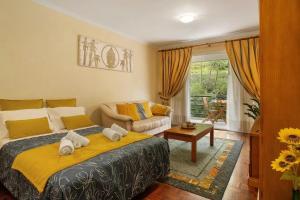 Charming Apartment in Funchal with Balcony and View