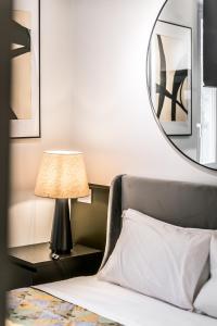 Vicolo Campana - Fontana di Trevi & Pantheon