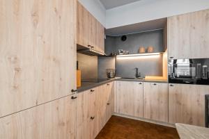 Modern 2-Bedroom Apartment Near Beach & Center T138