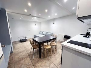UrbanFlat 86 - Charming 2 Bedrooms in Center of Paris