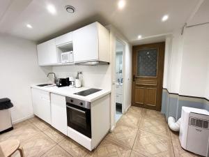 UrbanFlat 86 - Charming 2 Bedrooms in Center of Paris