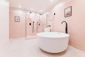 Logement Premium avec Grande Salle de Bain - 6P