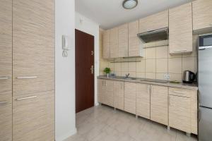 Ustronie Morskie Sunny Apartment Close to the Beach by Noclegi Renters