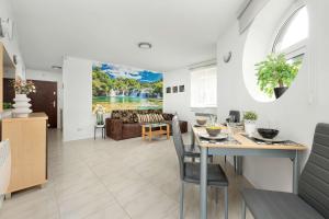 Ustronie Morskie Sunny Apartment Close to the Beach by Noclegi Renters