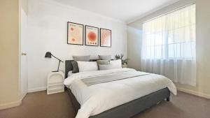 Walk to Chapel St & St Kilda Beach & 2 Car Spaces