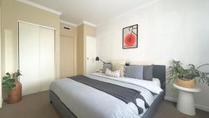 Walk to Chapel St & St Kilda Beach & 2 Car Spaces