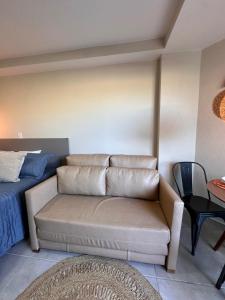 Max Carneiros Suítes F-01 com Jacuzzi Privativa