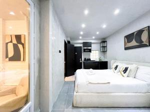 UrbanFlat 11 - Grand Studio Pereire Wagram - Champs-Elysees