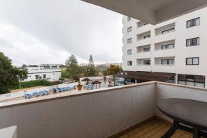 Albufeira Olympics 1BR Apartment with Pool & Balcony, by Hopstays