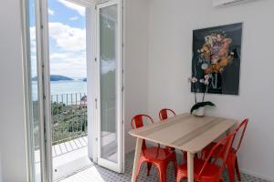 "Torretta House", inside a Private Park on Lerici hills, shared Pool, Tennis, AC, parking next home and parking in Lerici!