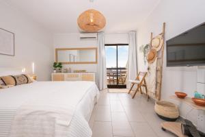 Golden Top Floor Ocean View Pools & Beach Access