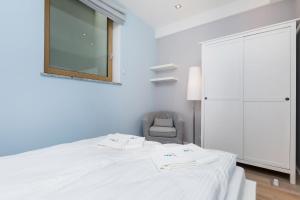 Dom Posejdon - Apartament na poziomie -1 by Renters Prestige