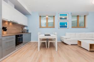 Dom Posejdon - Apartament na poziomie -1 by Renters Prestige