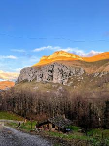 Cabaña Pasiega La Reina del Paraíso