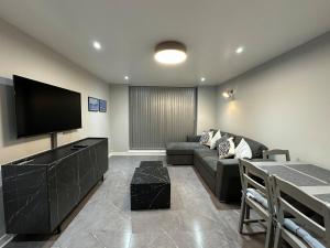 Modern, comfortable flat close to transport hubs