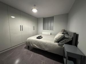 Modern, comfortable flat close to transport hubs