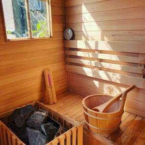 Huge Beautiful home with HOT TUB and Sauna