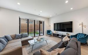 Spacious 4-bed townhouse with parking