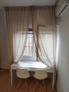 Double room in the City Center-Near Metro Lines 1 & 5