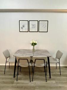 Nyli Minimalist Suite