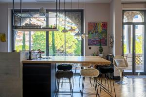 VILLA CAMPESTRA avec piscine, terrasses et jardin