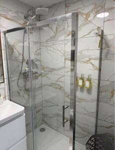 Central London 4BR Home with Parking and Garden