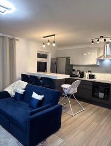 Central London 4BR Home with Parking and Garden