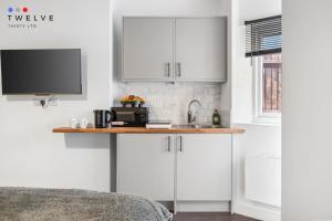 Modern Studio with En-Suite & Kitchenette 2 - Brixton
