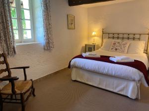 Terrace Cottage at Domaine Lavie - A Cosy Retreat for Two near Salies-de-Béarn