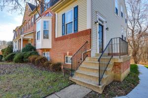 5 Mi to Show Place Arena Quiet Townhome with Patio