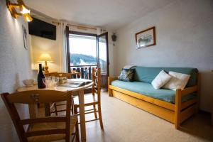 Slow Chalet Tilleuls with mountain view near ski slopes & hiking 5 pers