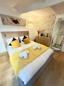 Lovely Studio with Private Terrace in Prime Area